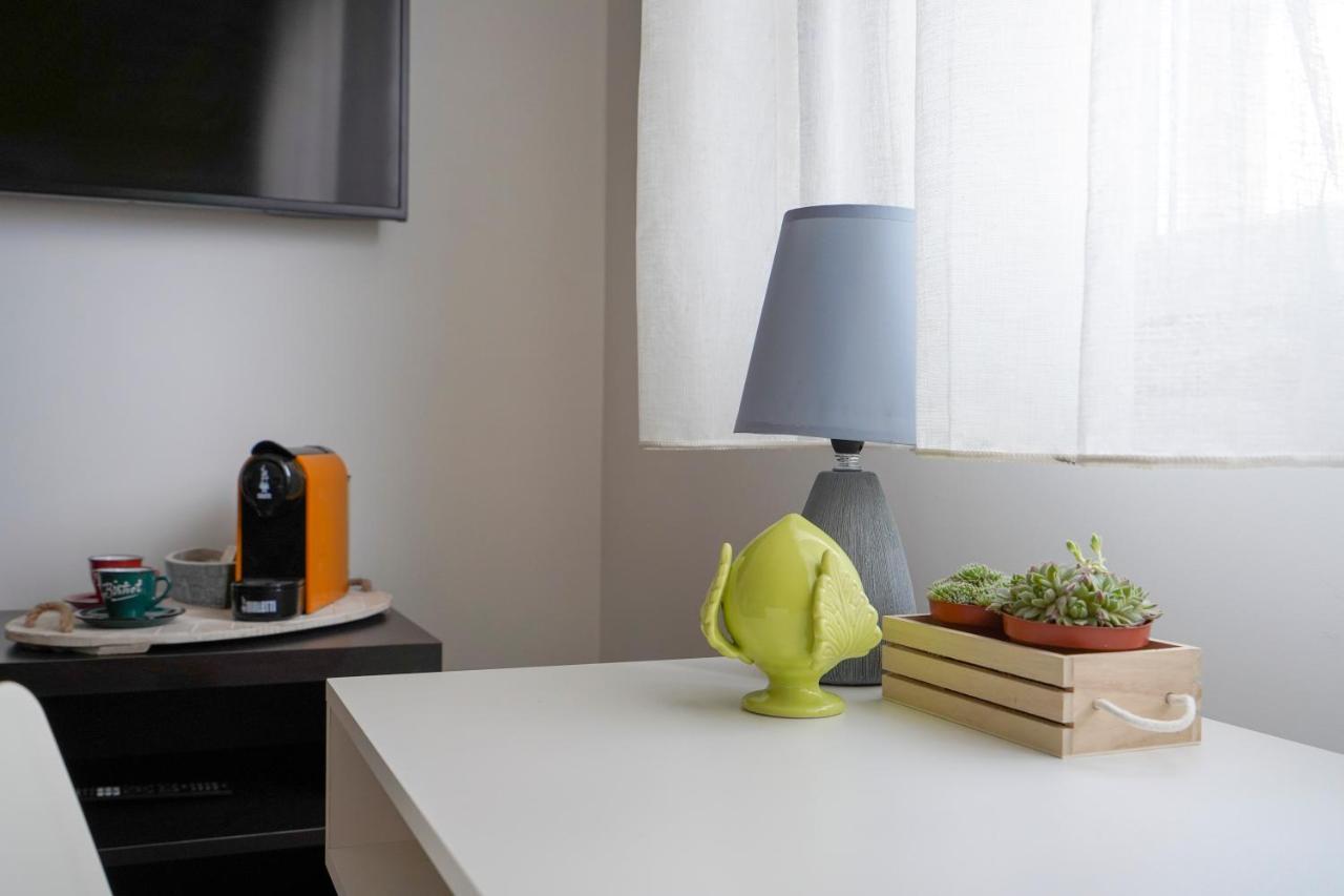 Mediterranea Apartment- Central Station - Free Wifi&Netflix Bari Exterior photo